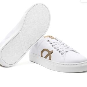 Loci Nine Vegan Recycled Ocean Plastic Low Top Sneaker Size 38/7US